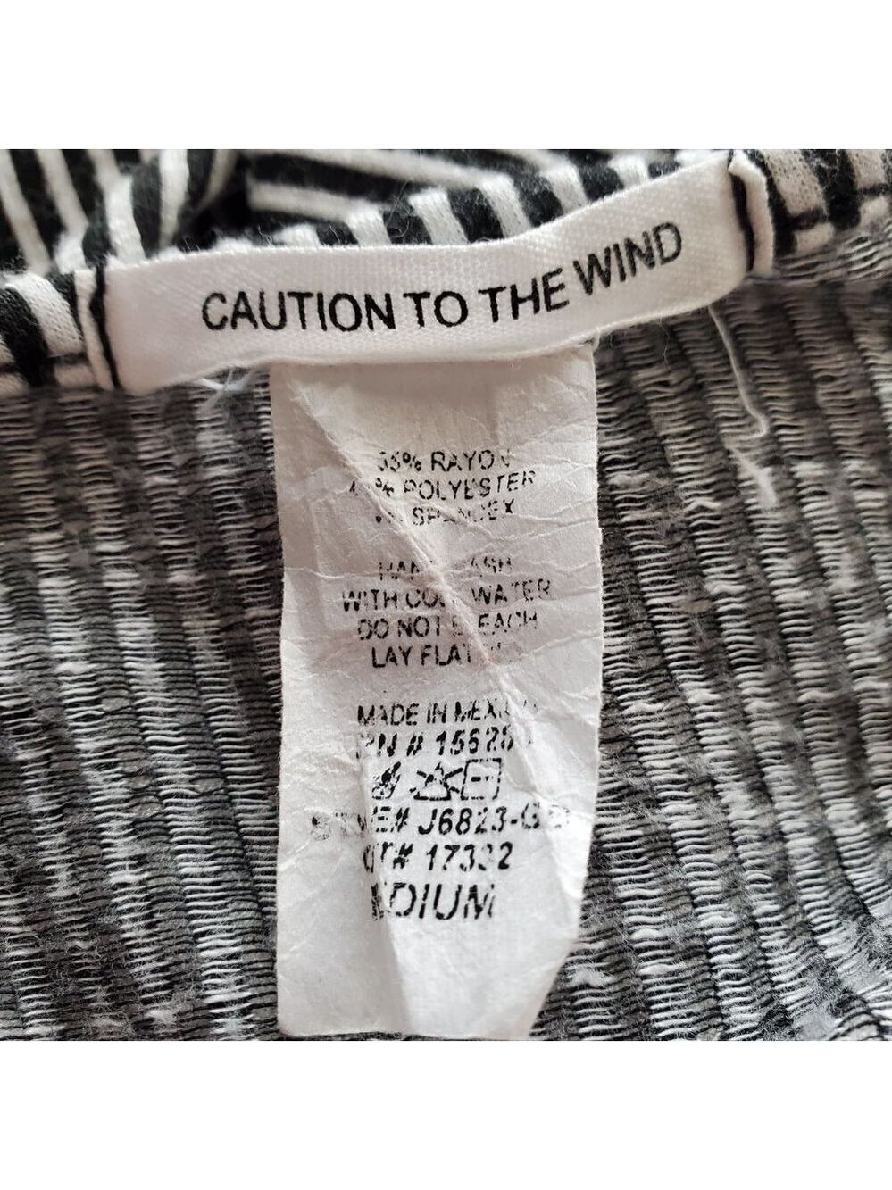 Caution to the Wind Striped Pullover V-Neck Short Sleeve Crop Top Size Medium - Picture 5 of 6